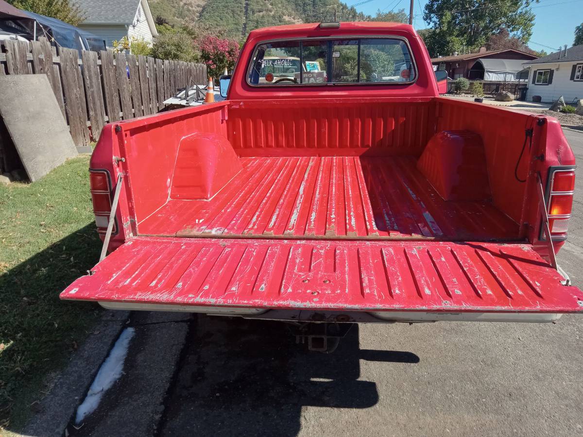 Dodge-w150-4x4-1986-red-2