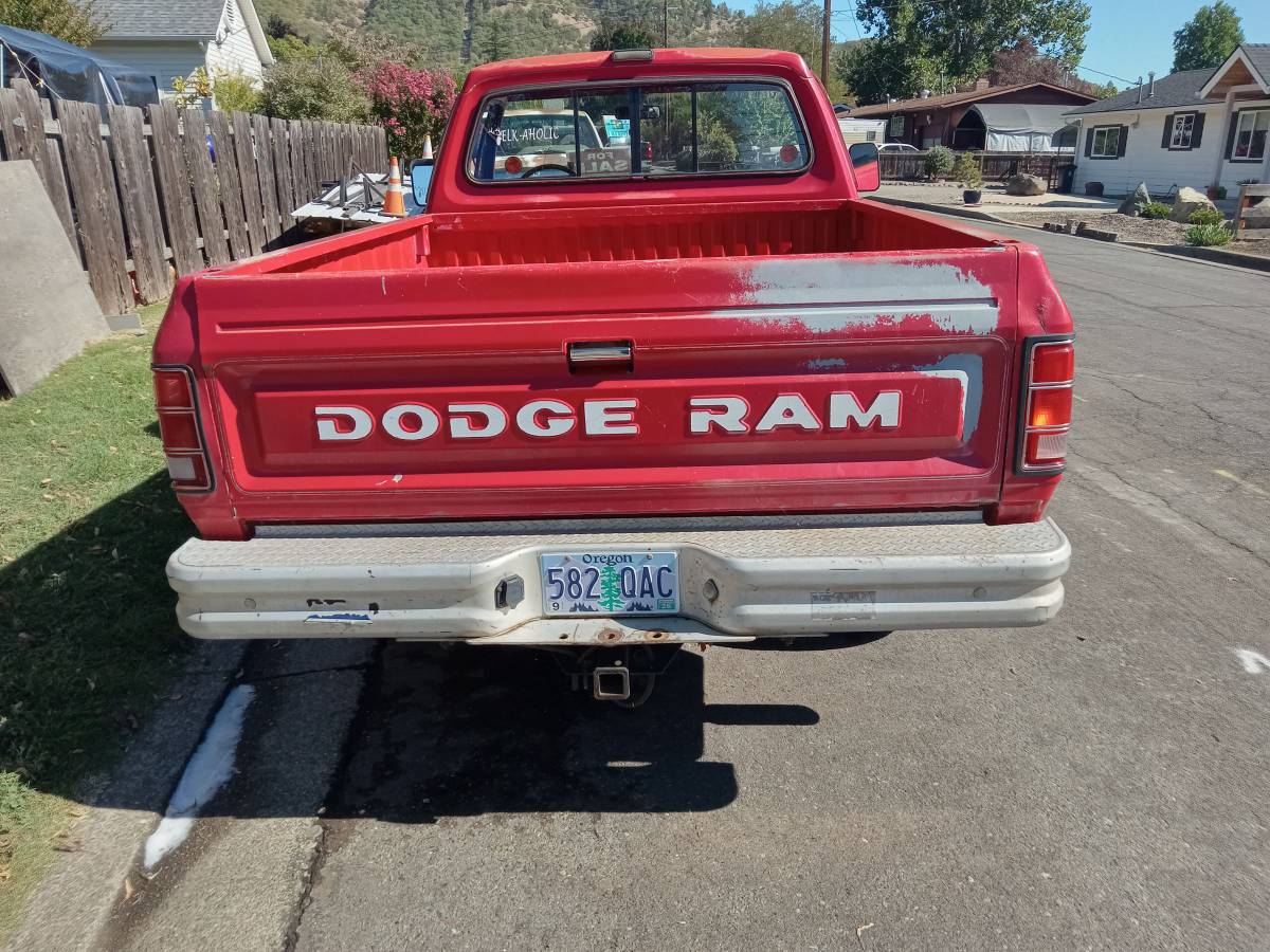 Dodge-w150-4x4-1986-red-3