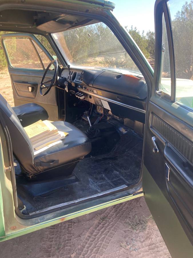 Dodge-w200-m886-ambulance-1977-custom-10