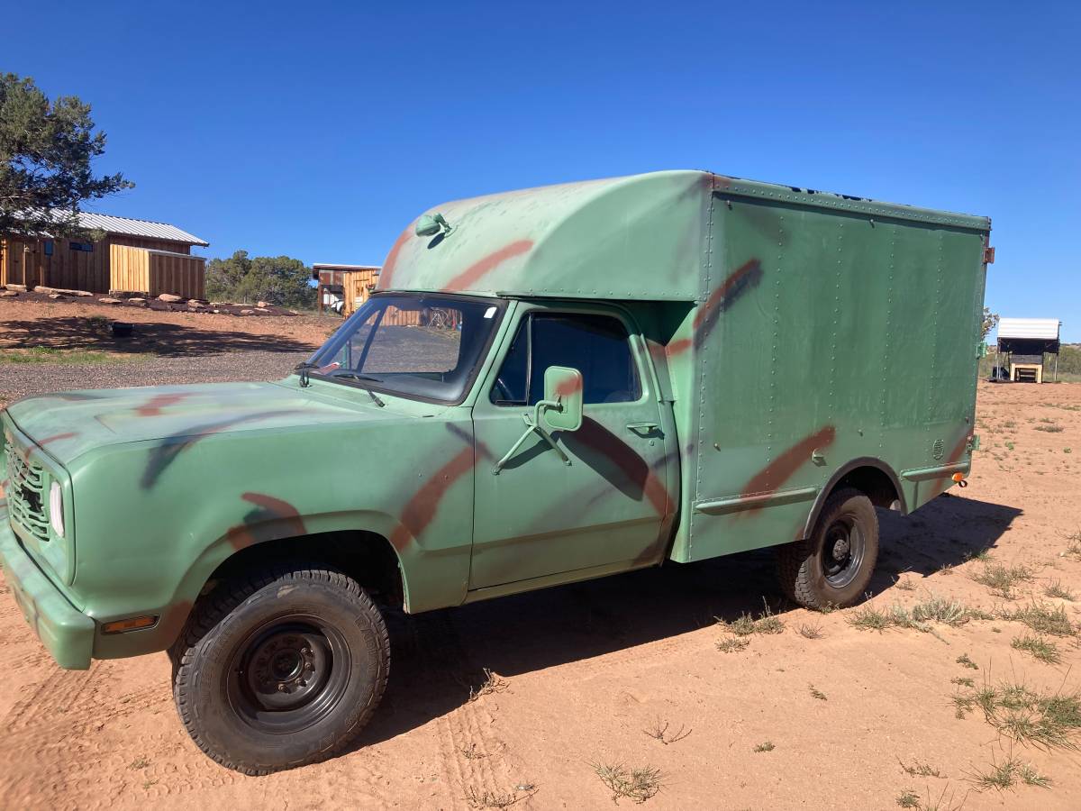 Dodge-w200-m886-ambulance-1977-custom-9