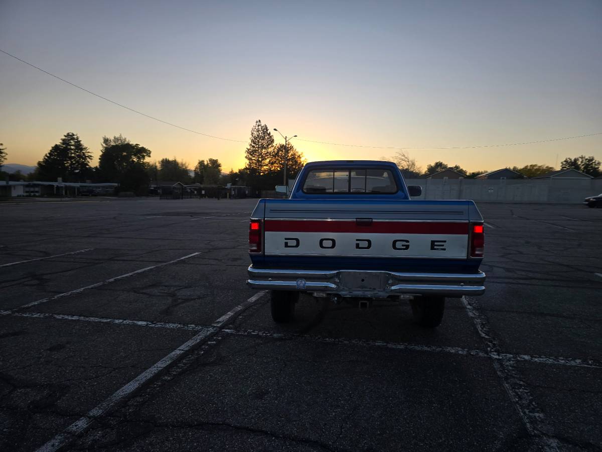Dodge-w250-diesel-1993-blue-12