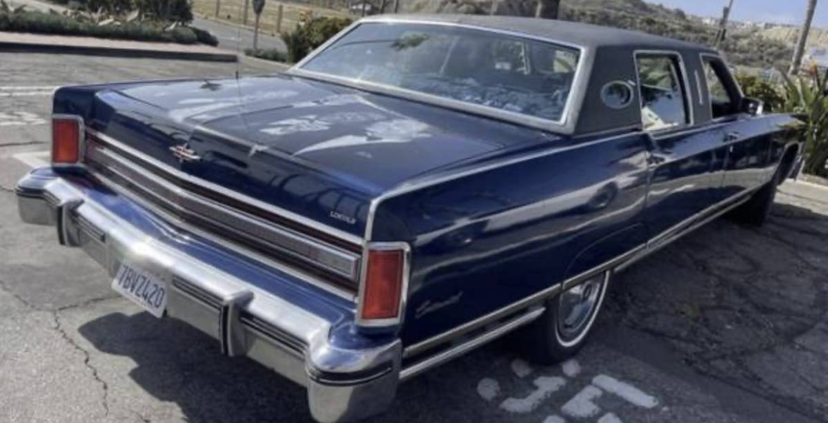 Elvis-lincoln-1975-blue-1