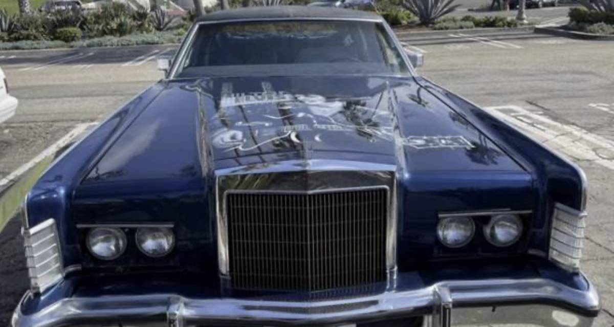 Elvis-lincoln-1975-blue
