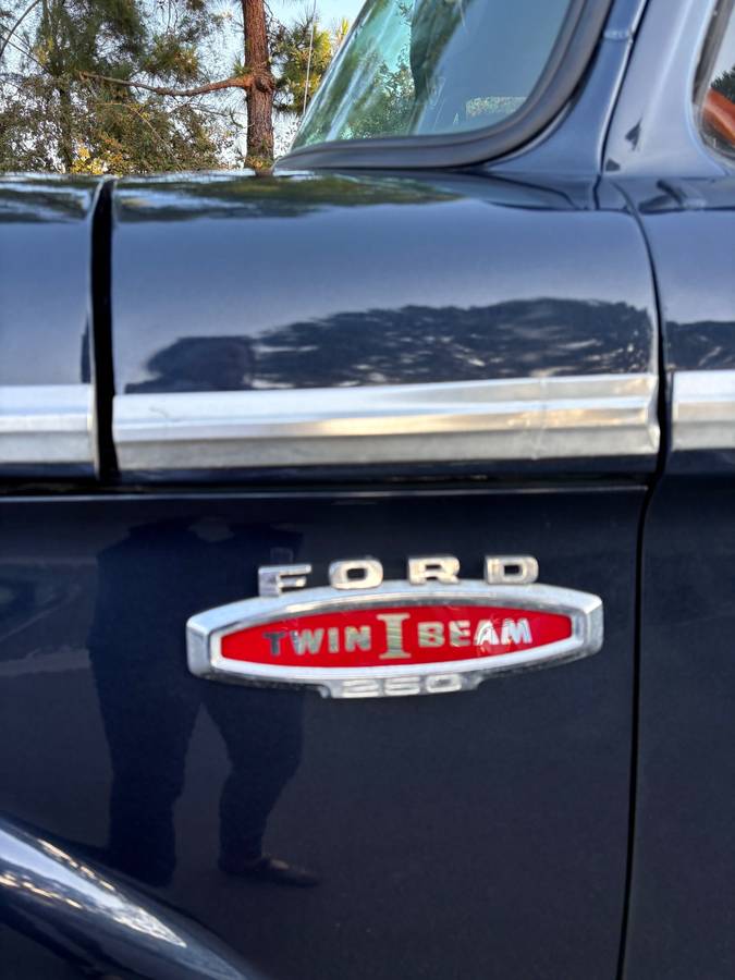 F250-camper-special-1966-blue-10