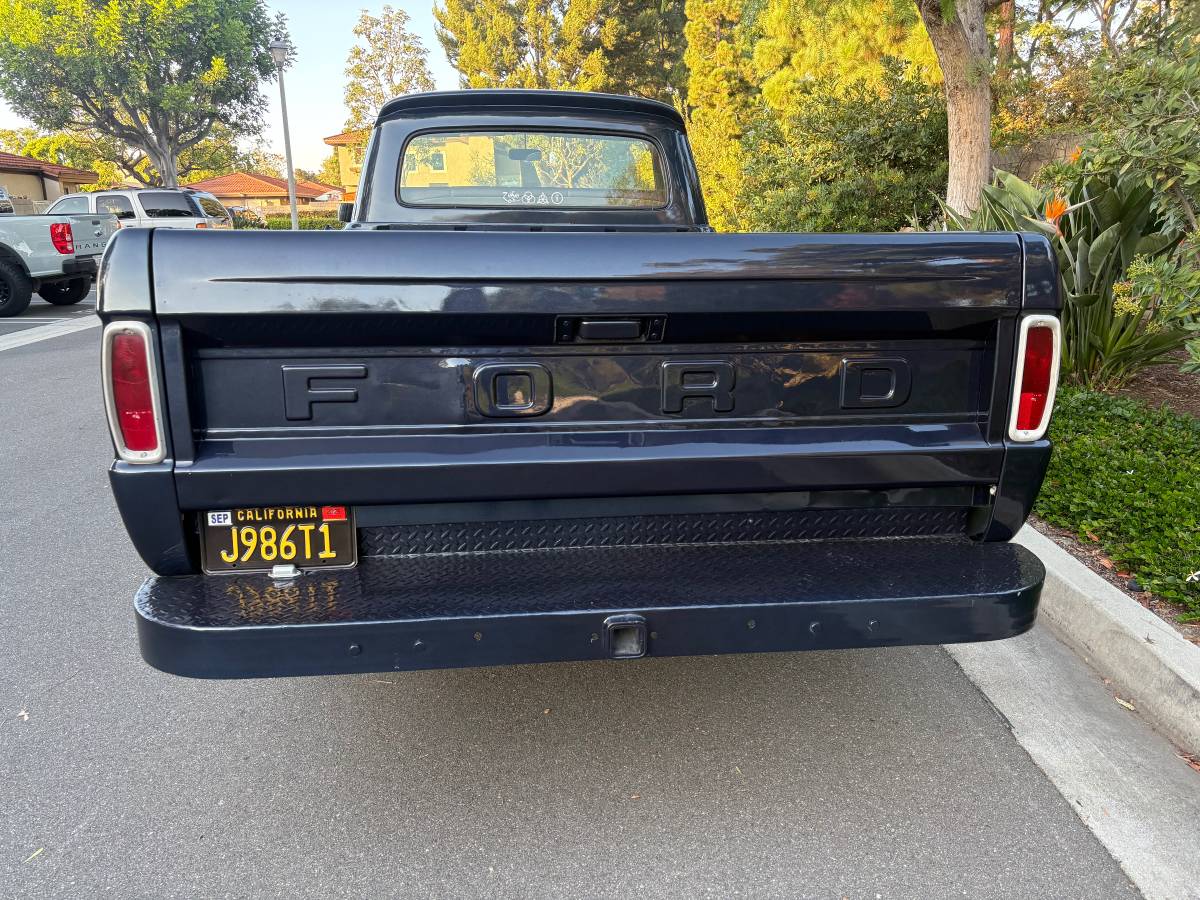 F250-camper-special-1966-blue-7