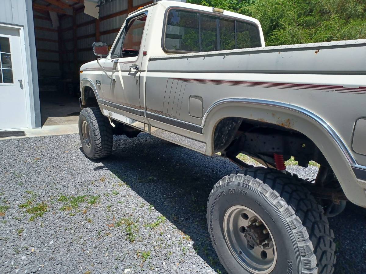 F250-xlt-lariat-ford-1986-white-2