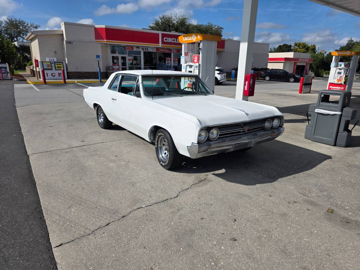 F85-cutlass-1964-4