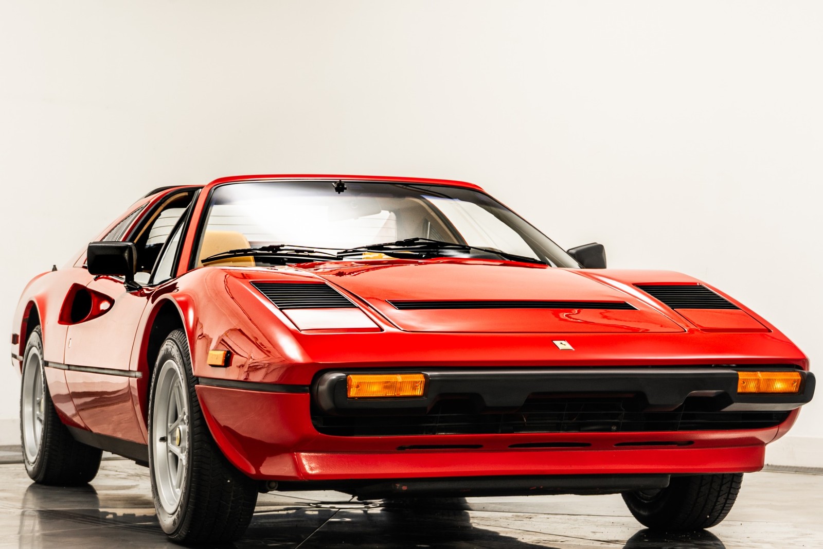 Ferrari-308-1985-2D-Coupe-2