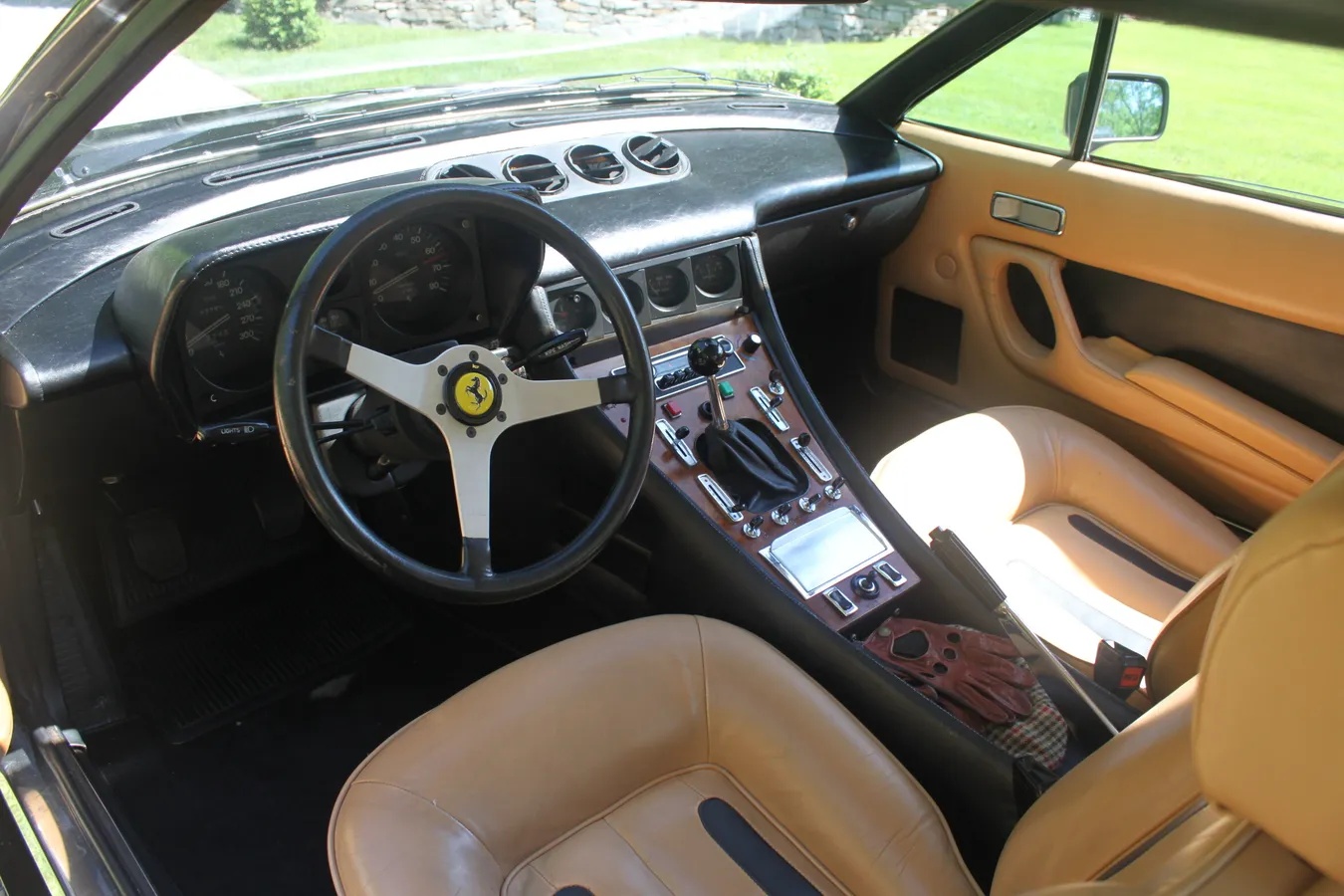 Ferrari-400gt-1977-12