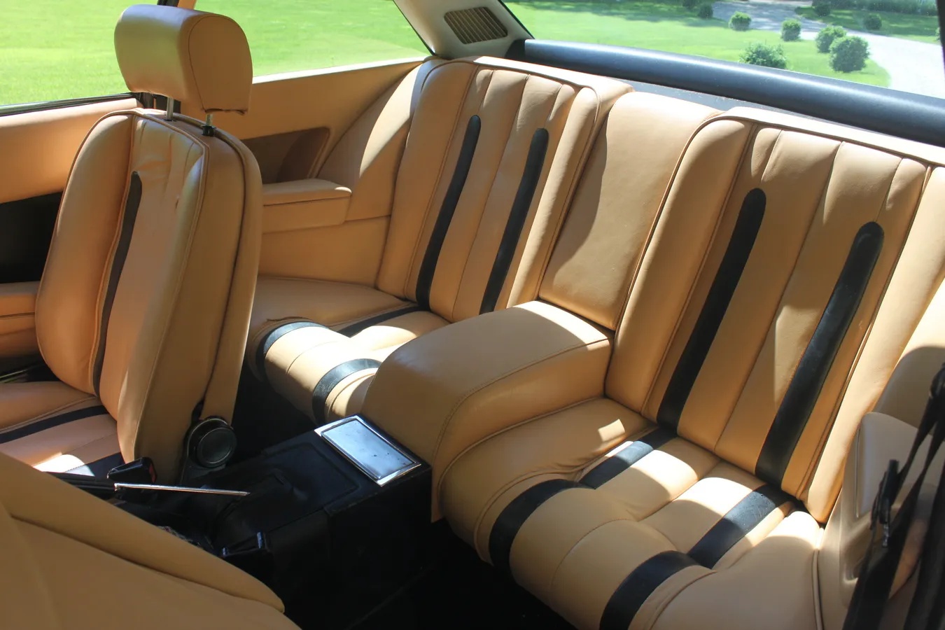 Ferrari-400gt-1977-19
