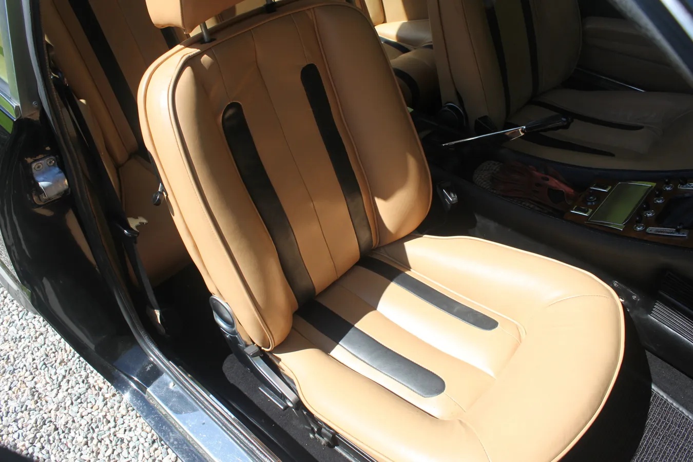 Ferrari-400gt-1977-5