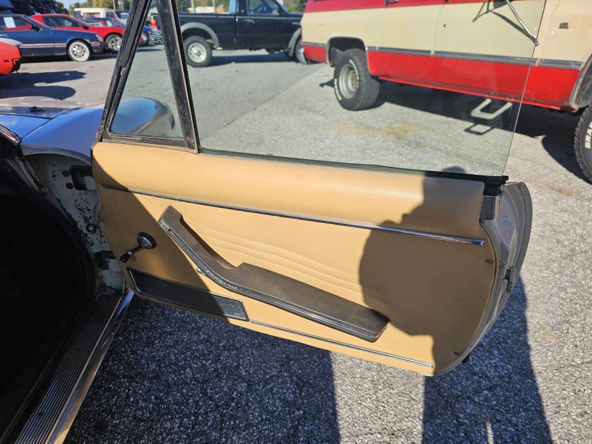 Fiat-124-1978-white-10