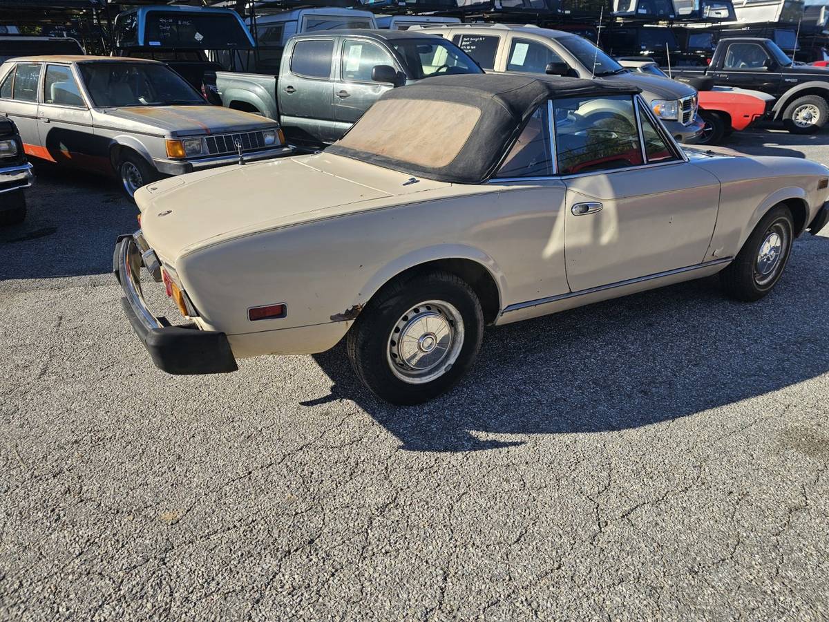 Fiat-124-1978-white-18