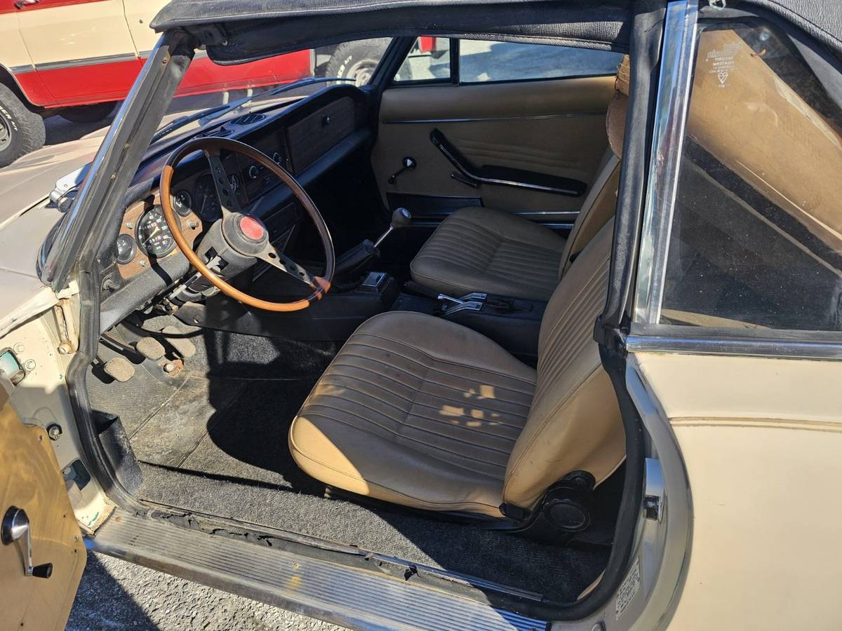 Fiat-124-1978-white-23