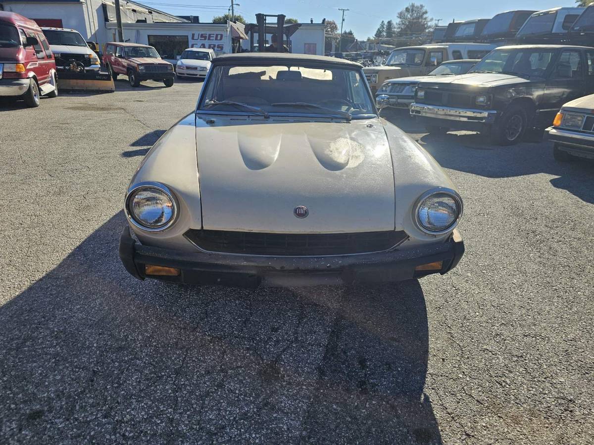 Fiat-124-1978-white-28