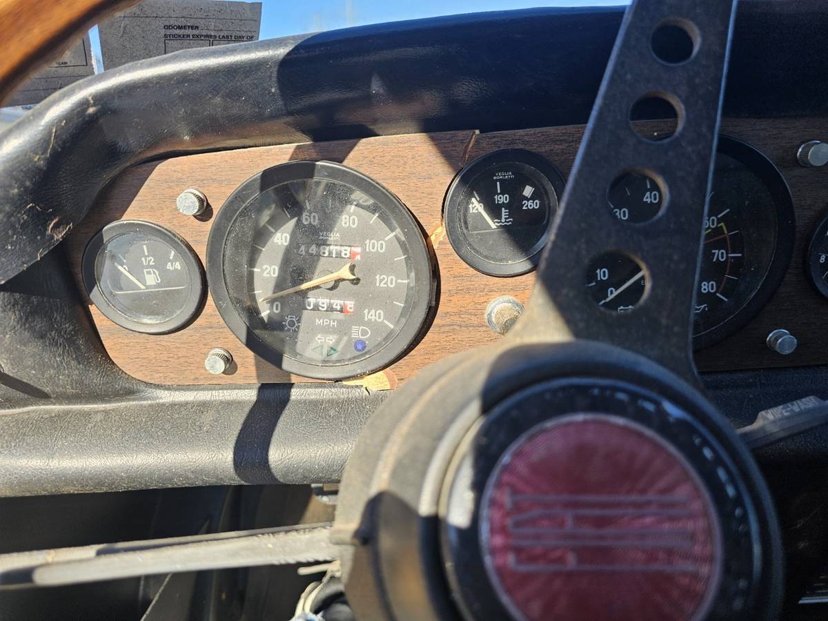 Fiat-124-1978-white-31