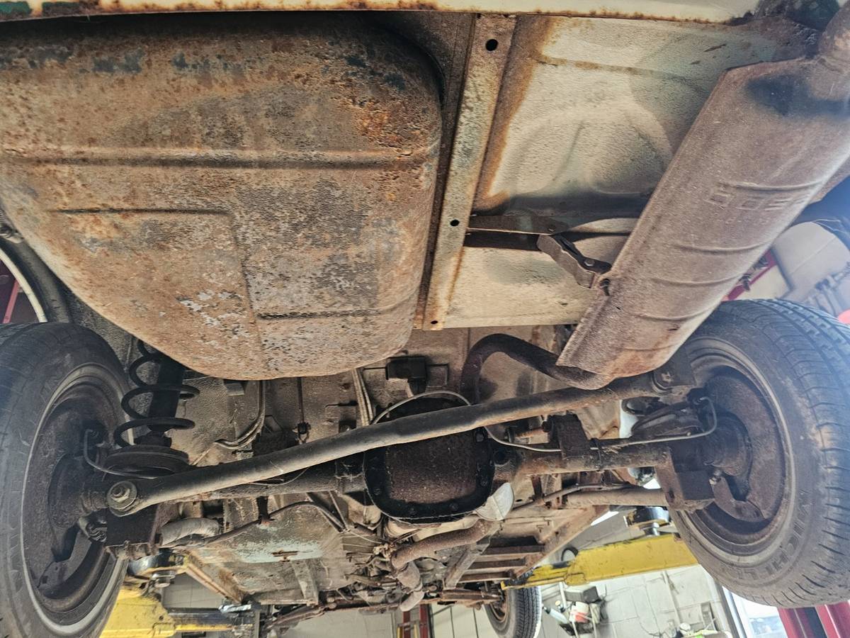 Fiat-124-1978-white-34