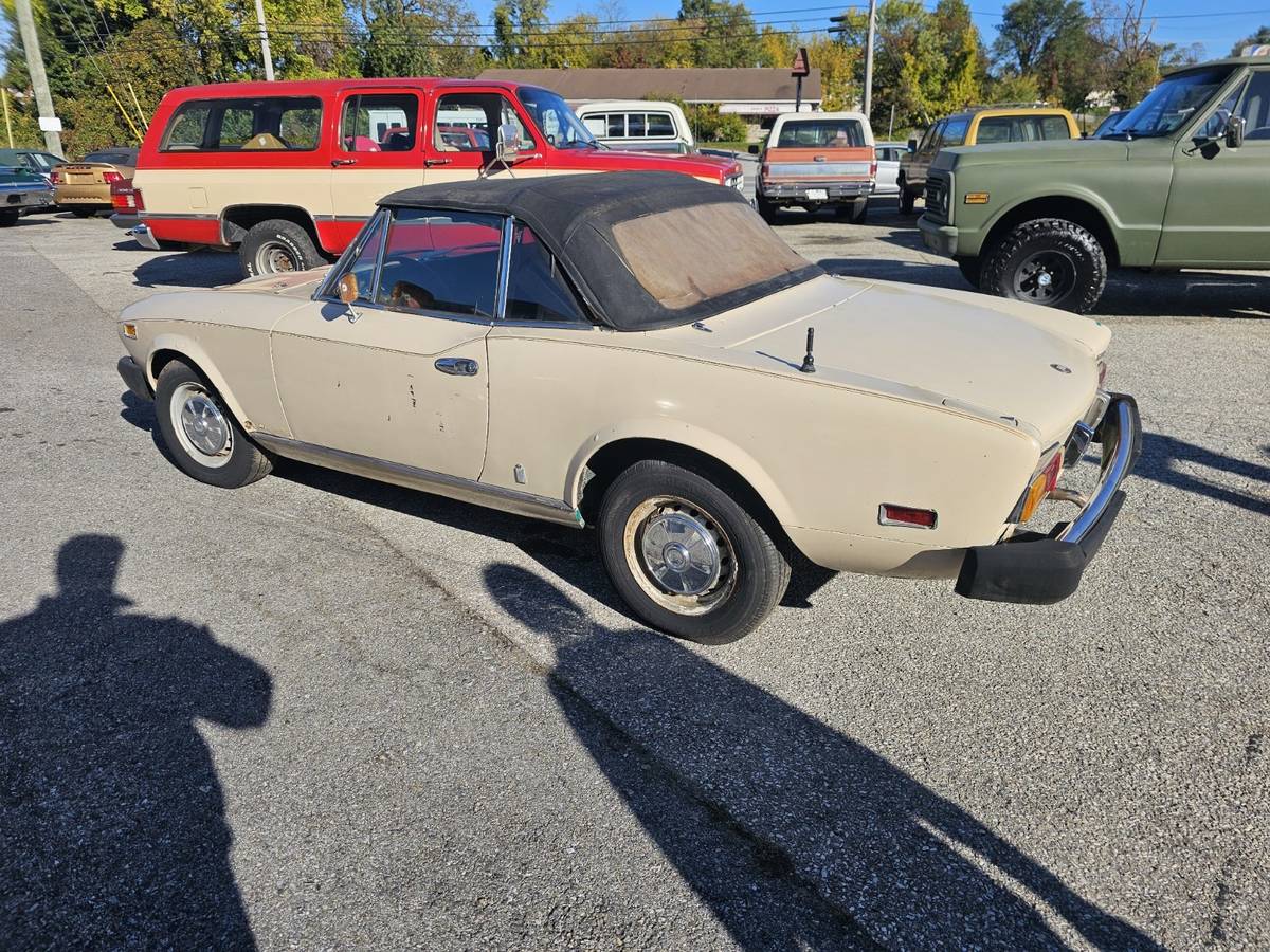 Fiat-124-1978-white-4