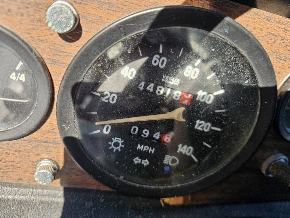 Fiat-124-1978-white-9