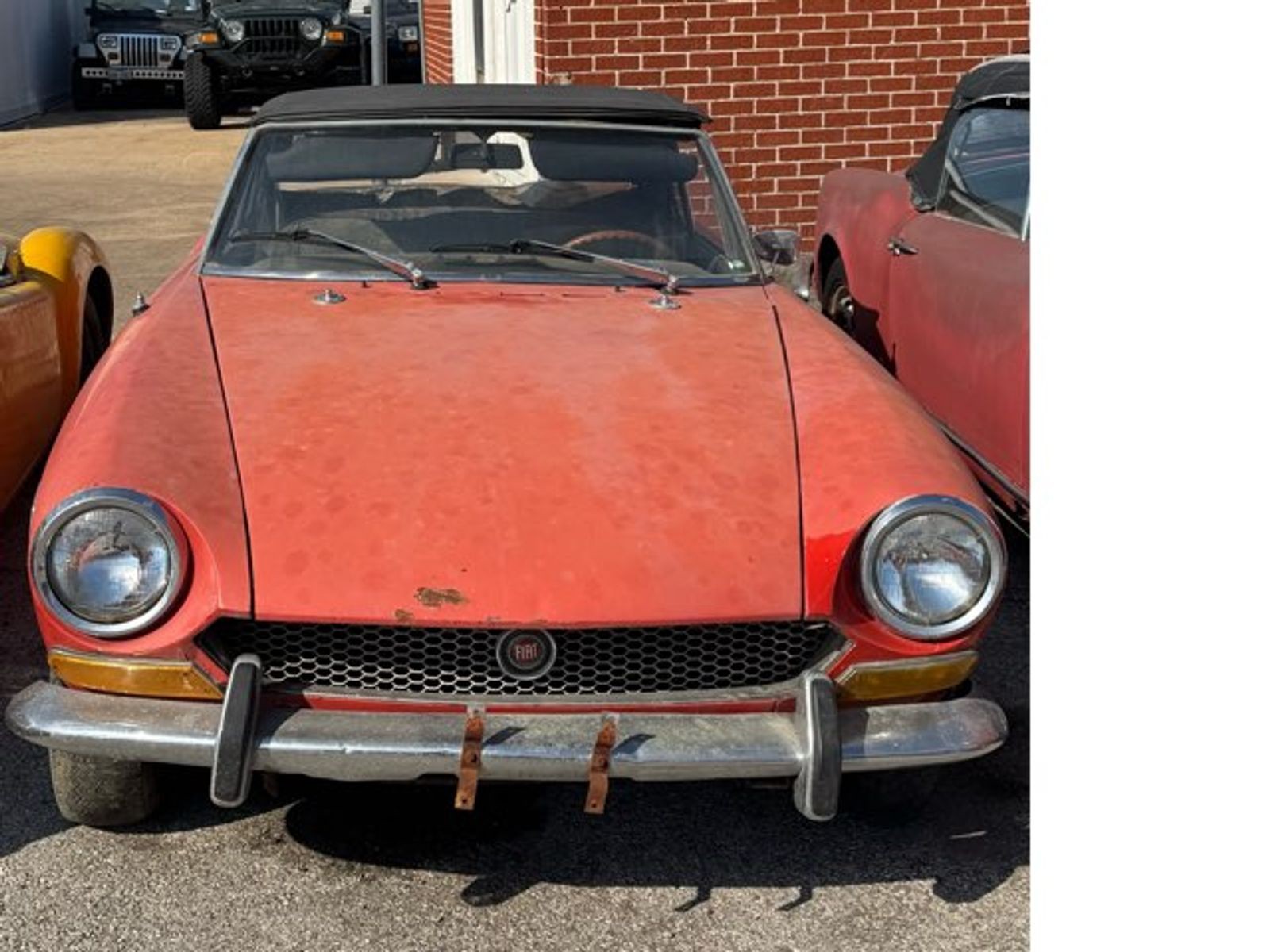 Fiat-124-Spider-1972-Convertible-1