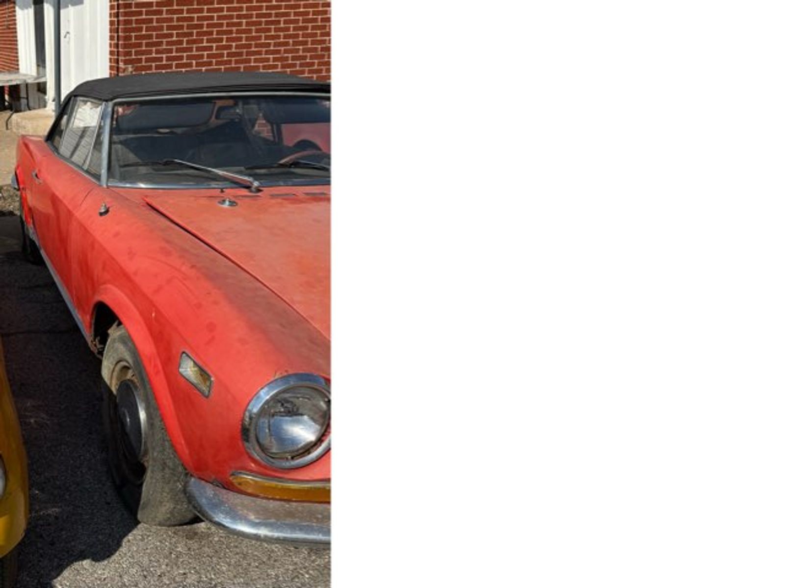 Fiat-124-Spider-1972-Convertible-2