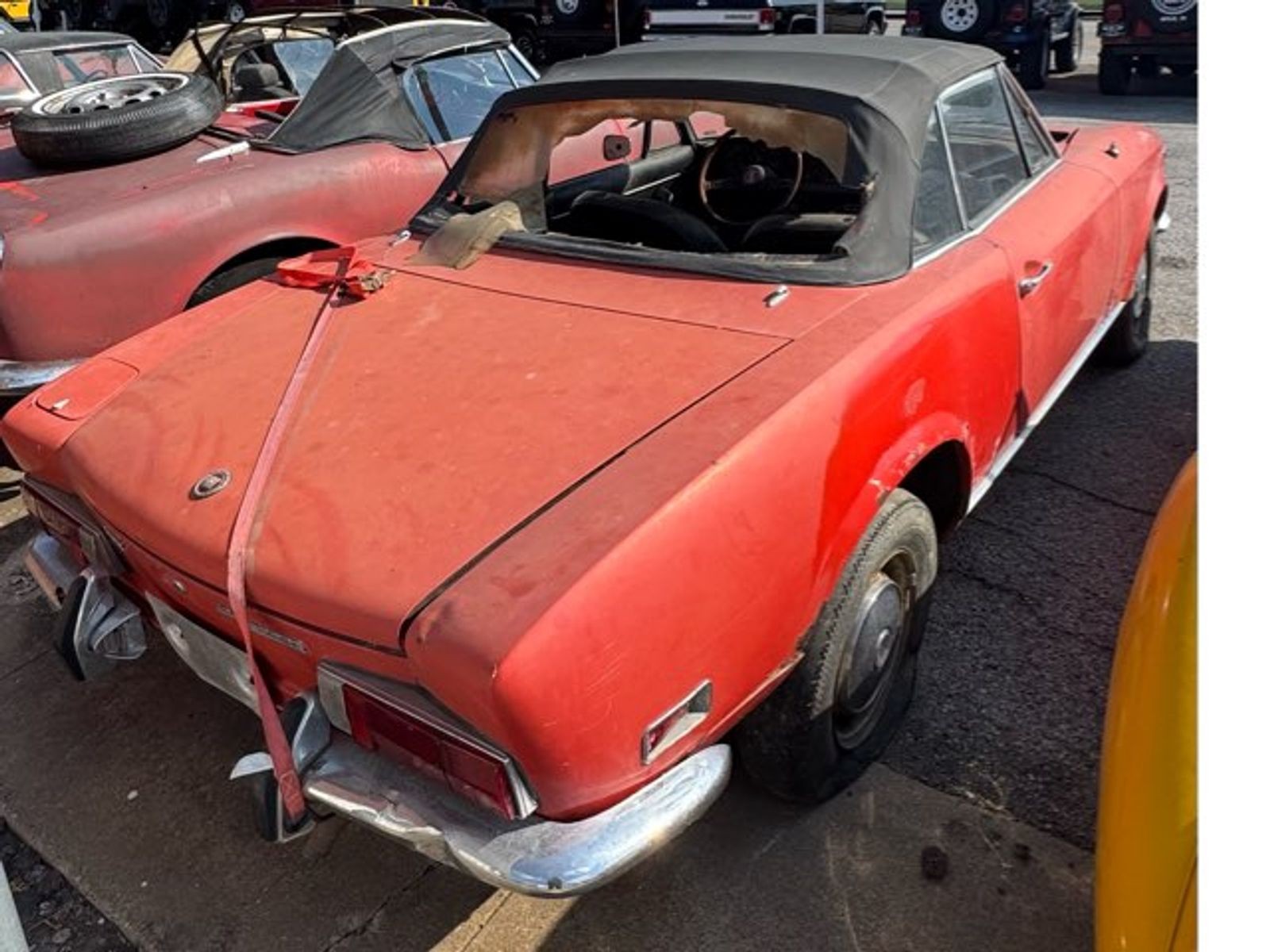 Fiat-124-Spider-1972-Convertible-4