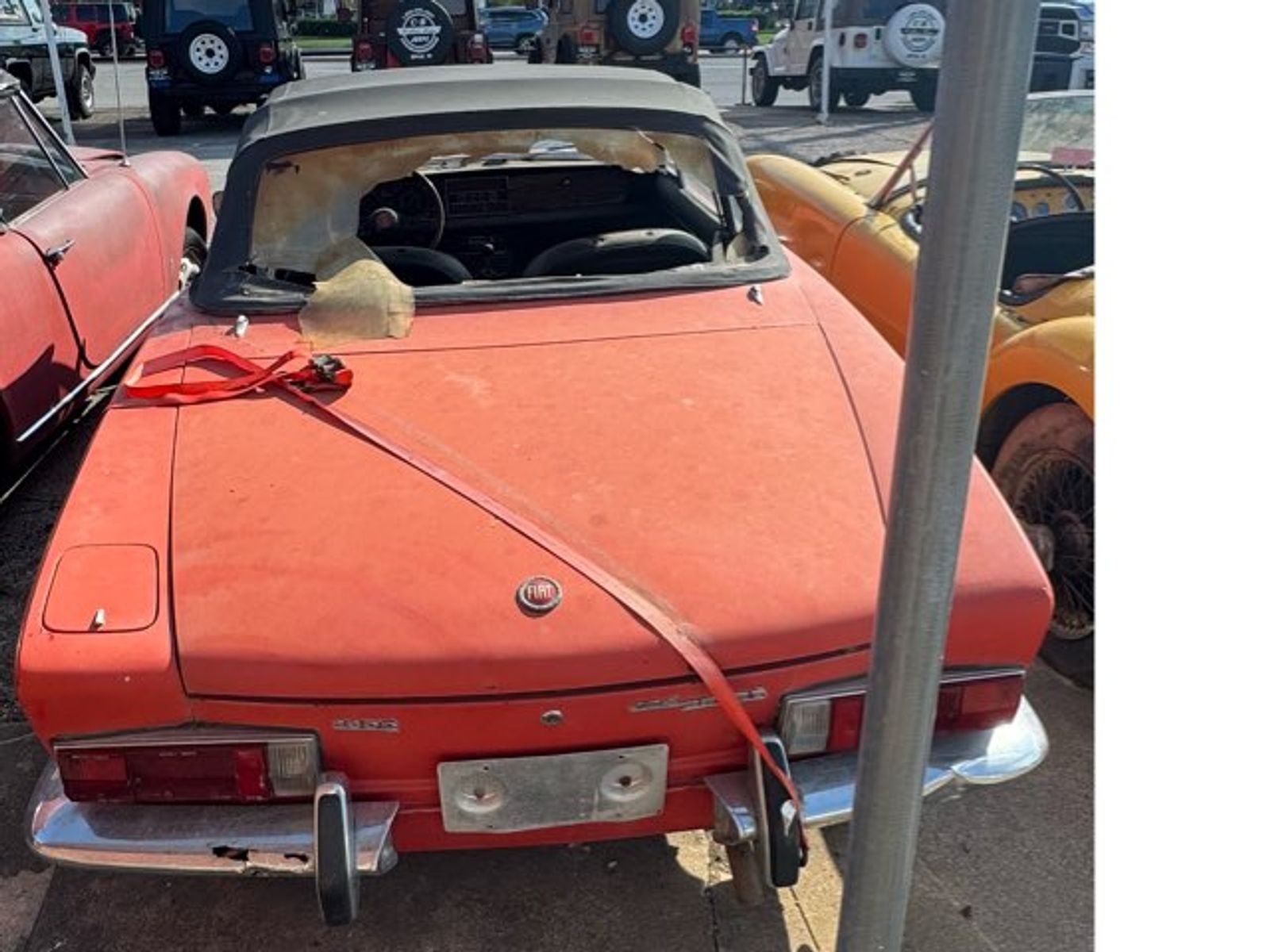Fiat-124-Spider-1972-Convertible-7