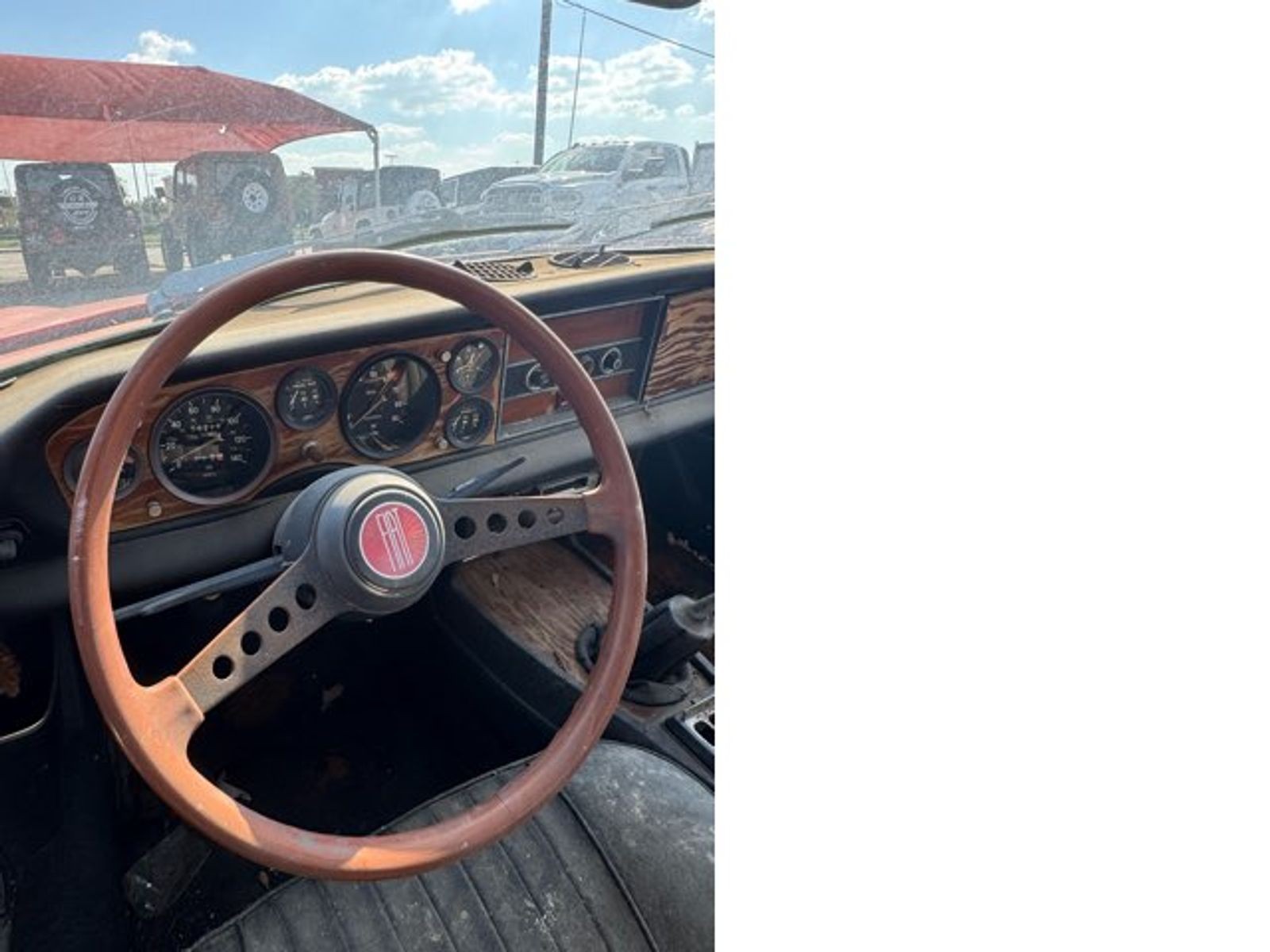 Fiat-124-Spider-1972-Convertible-9