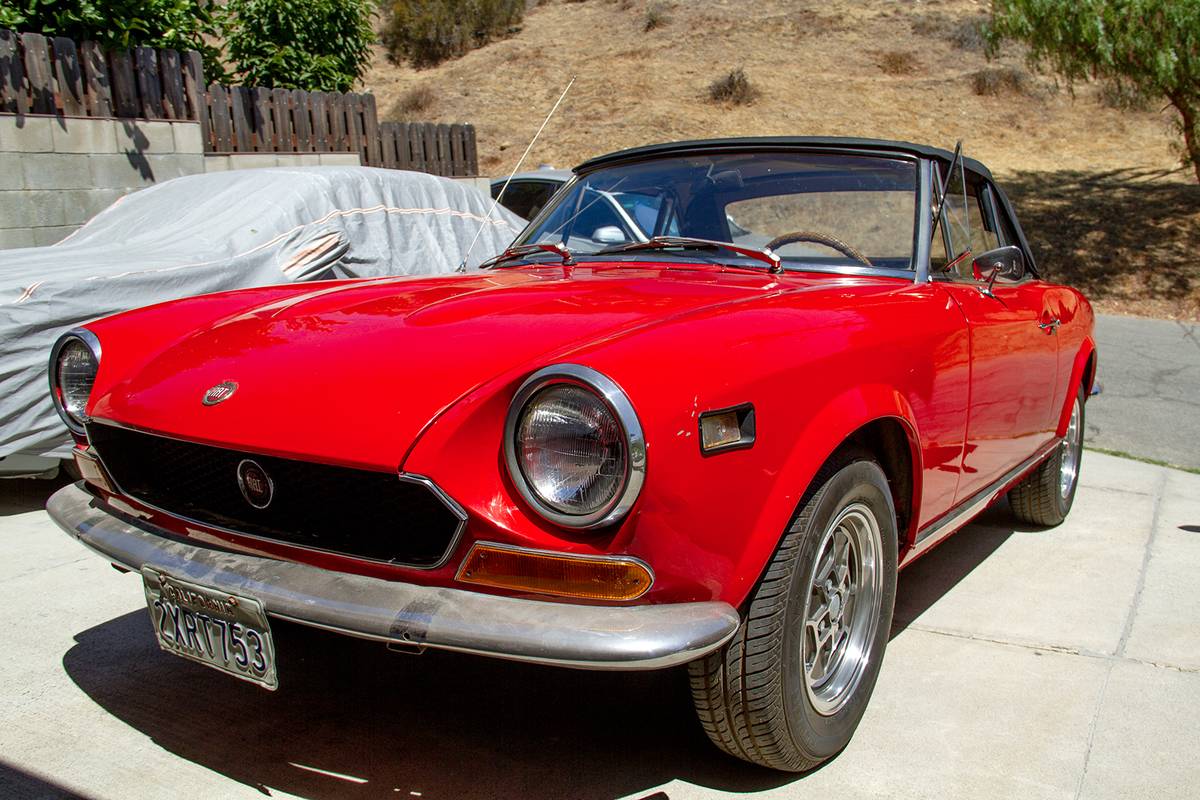 Fiat-124-spider-1971-red-1
