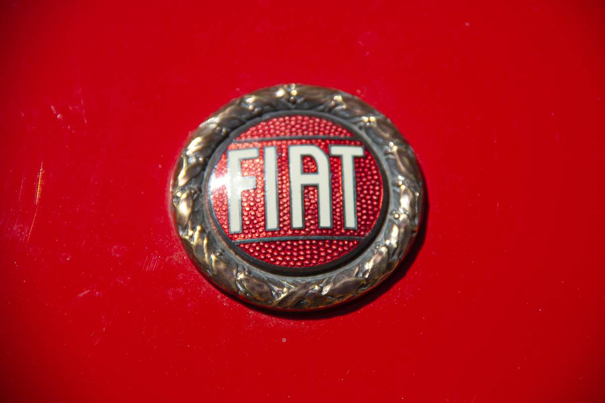 Fiat-124-spider-1971-red-23