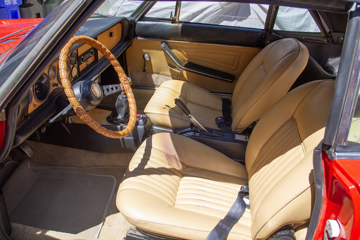 Fiat-124-spider-1971-red-26
