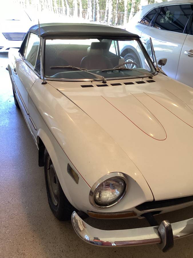 Fiat-124-spider-1974-white