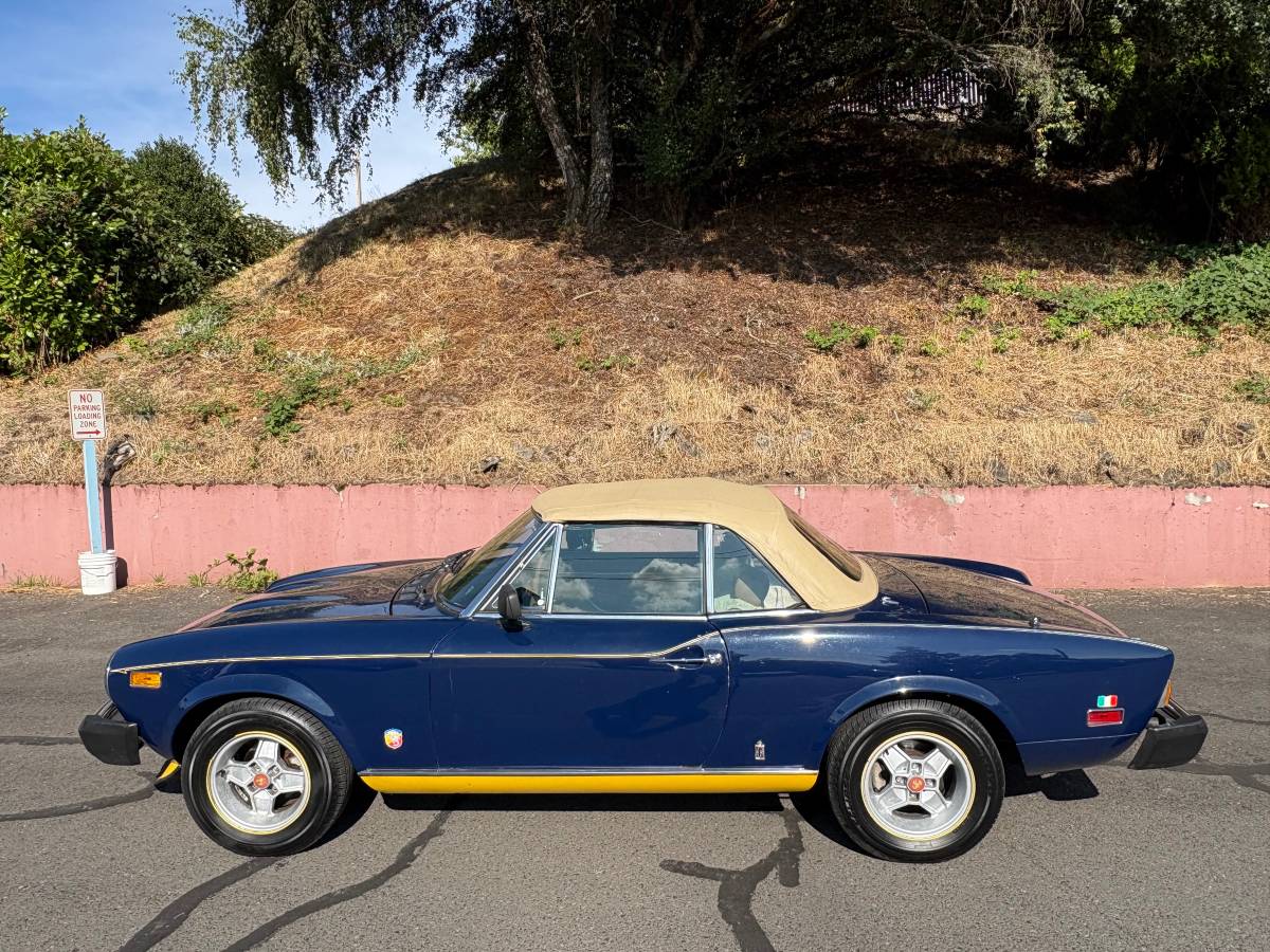 Fiat-124-spider-1978-blue-22