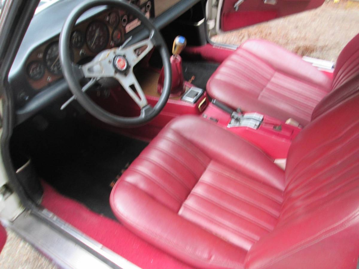 Fiat-124-spider-1980-white-1