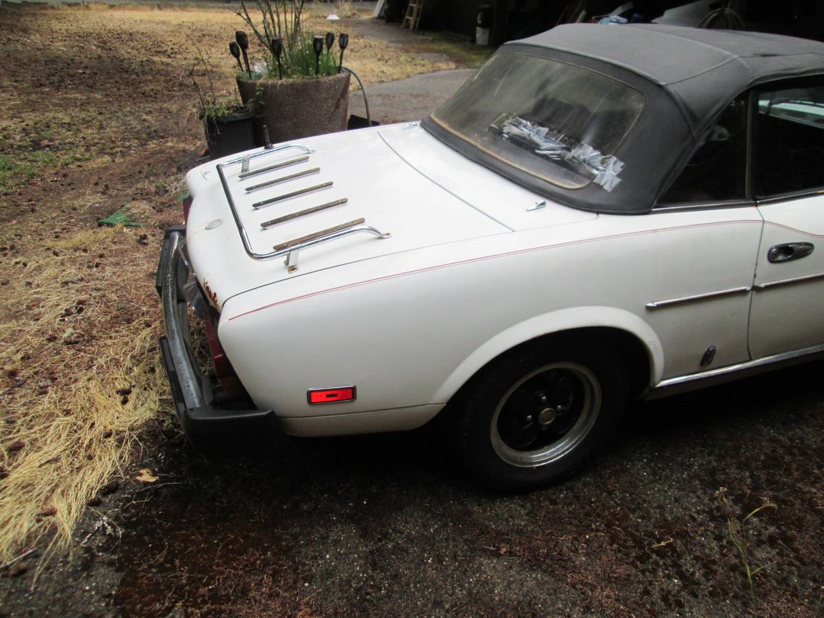 Fiat-124-spider-1980-white-21