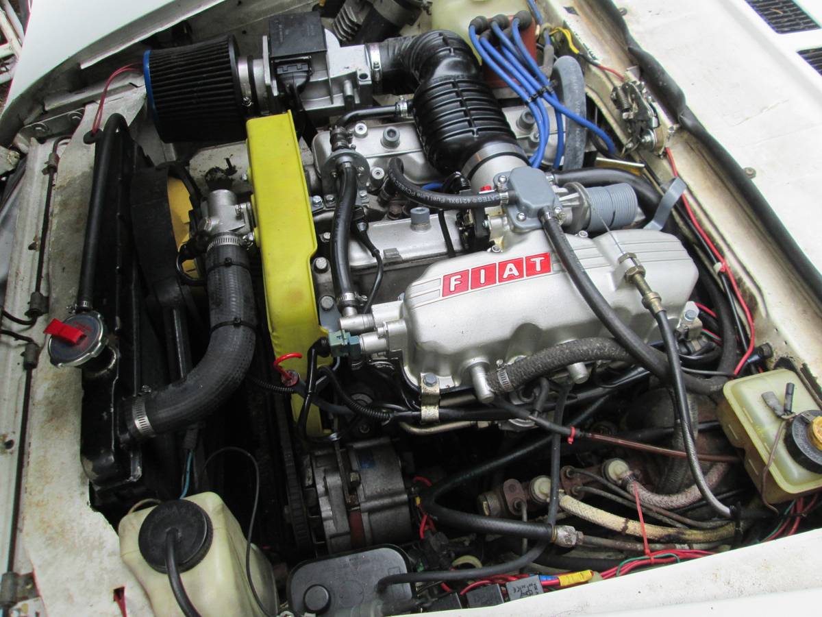 Fiat-124-spider-1980-white-7