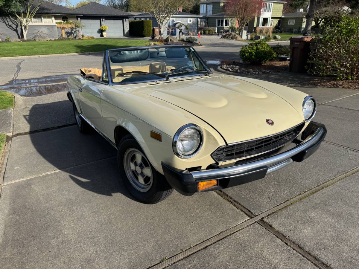 Fiat-124-spider-1981-yellow-4