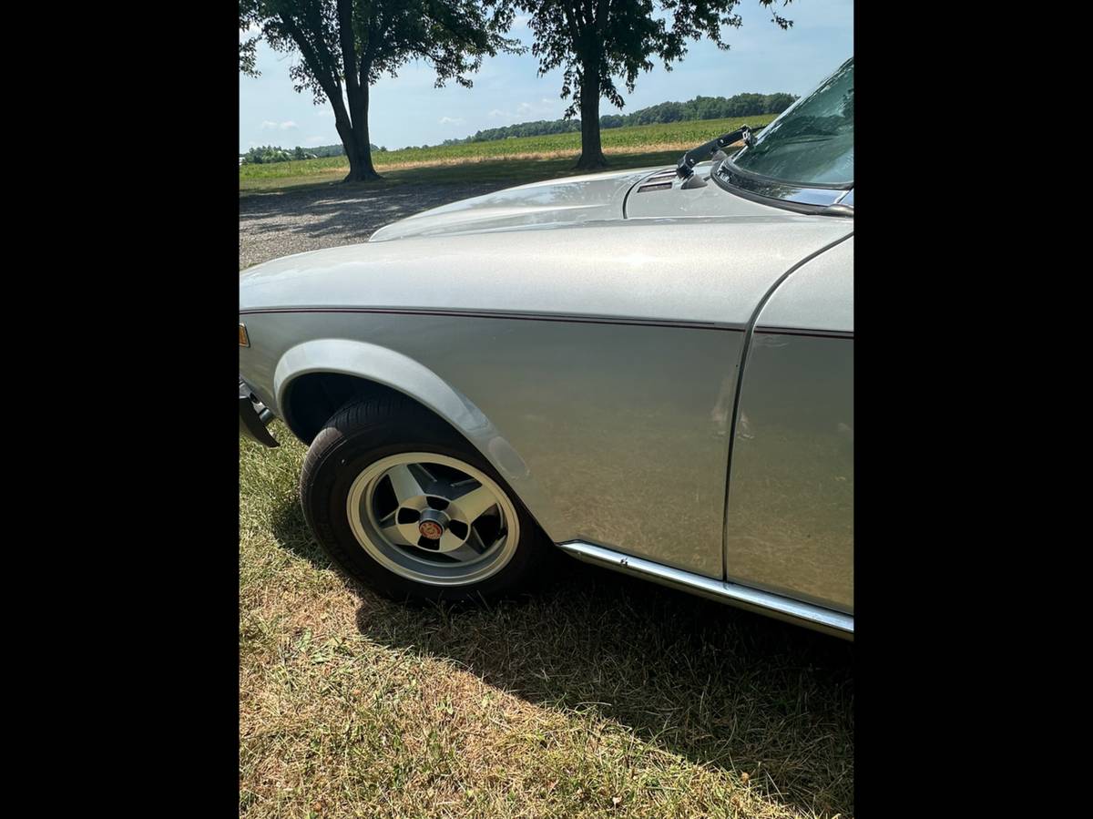 Fiat-124-spider-1982-silver-2