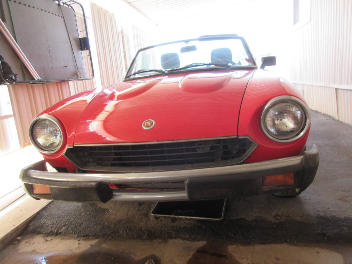 Fiat-124-sport-spider-1980-red-15