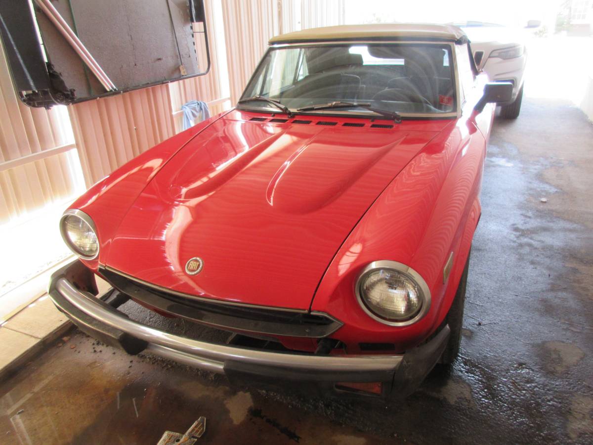 Fiat-124-sports-spiter-1980-red-21