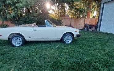 Fiat-2000-spider-1980-12