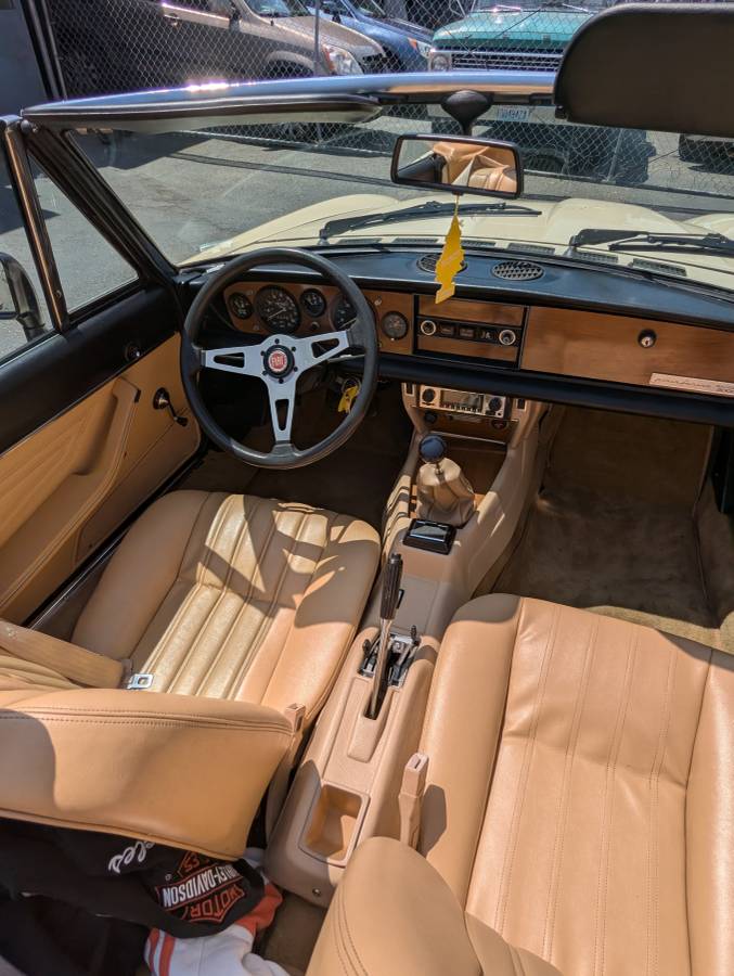 Fiat-2000-spider-1980-8