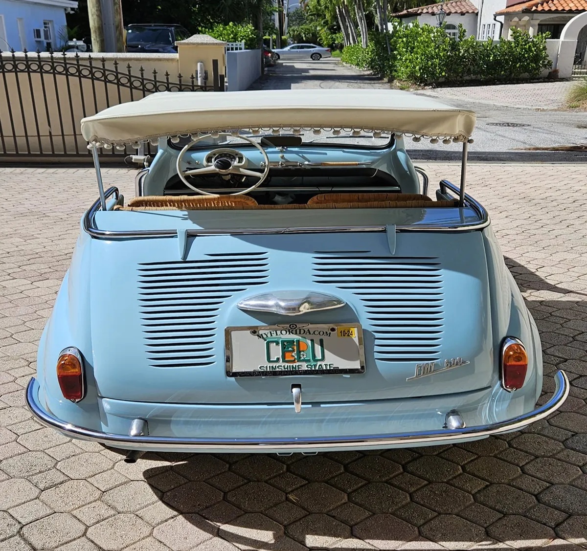 Fiat-600-jolly-1960-Light-Blue-Tan-2