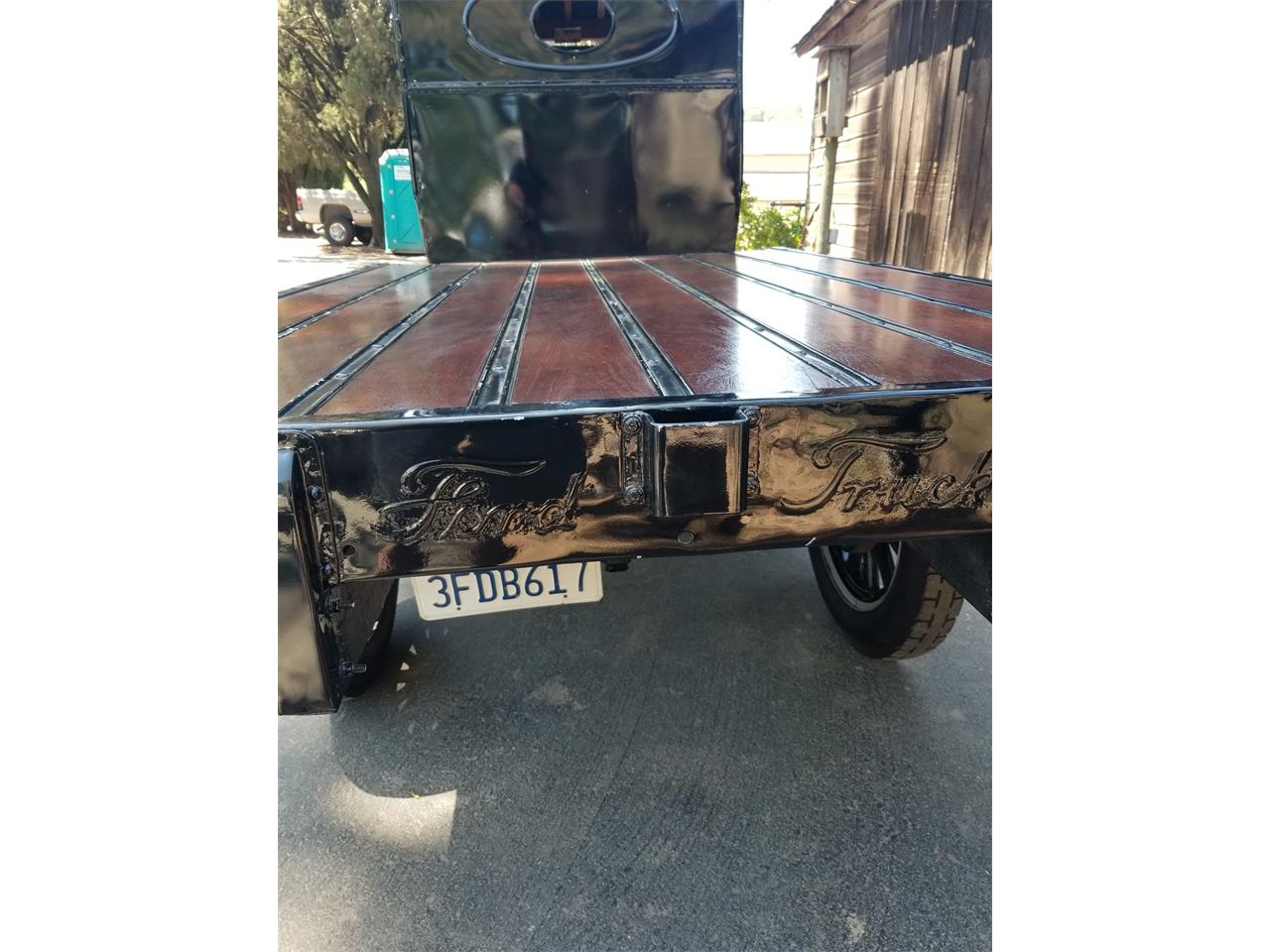 Ford-1-ton-flatbed-1926-Black-Black-2