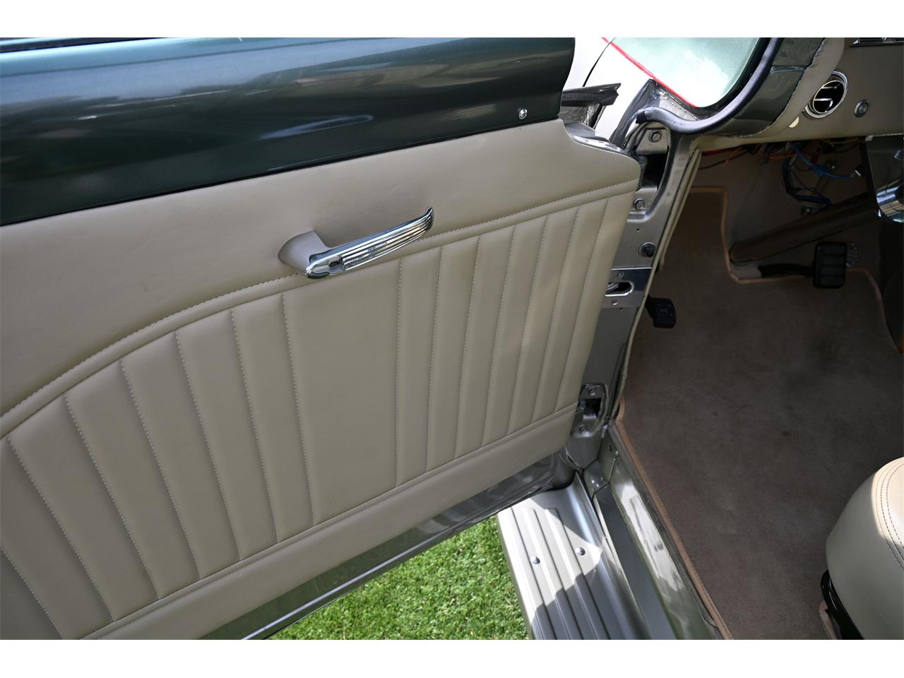 Ford-12-ton-pickup-1956-greensilver-tan-1