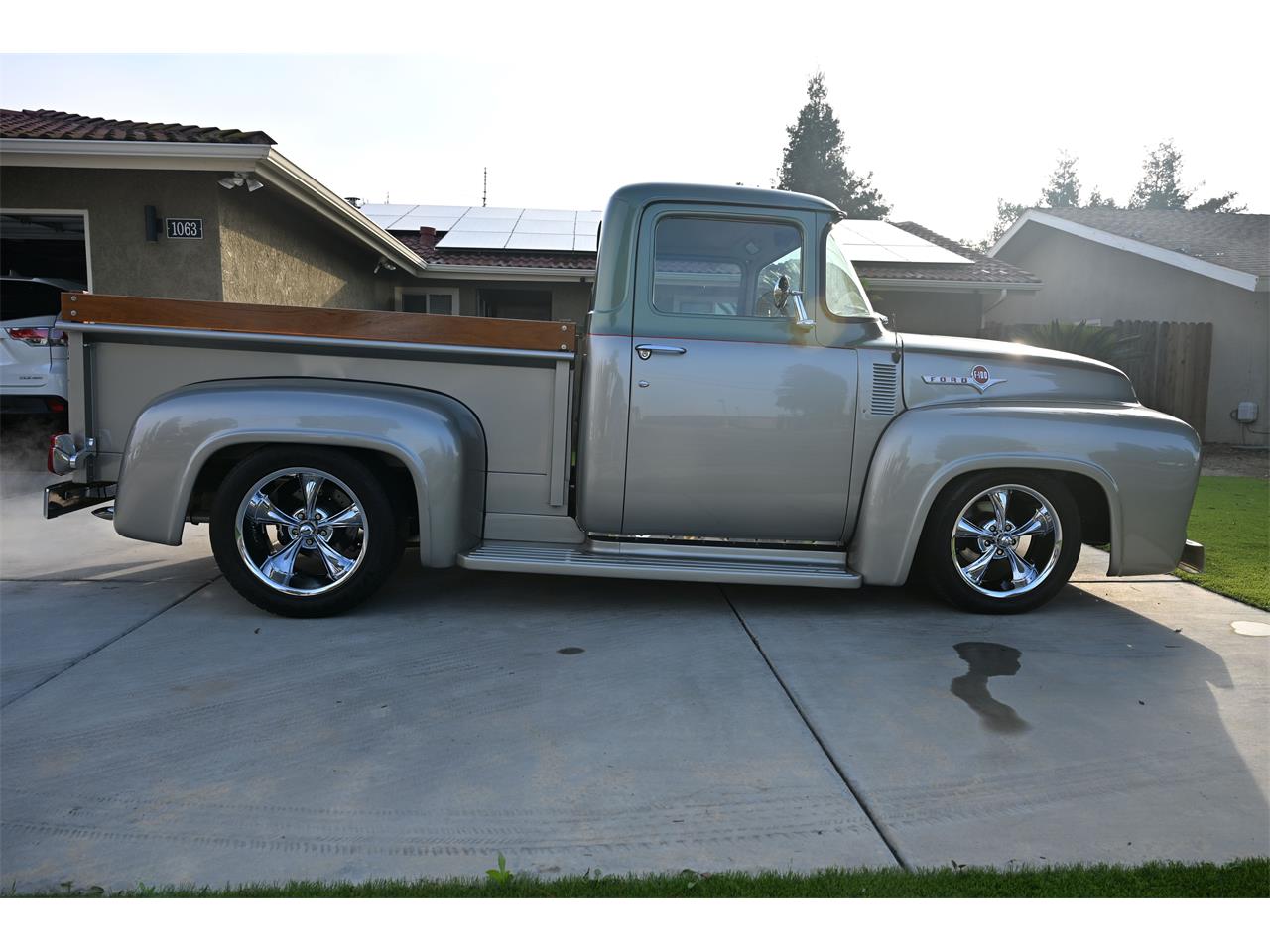 Ford-12-ton-pickup-1956-greensilver-tan-6