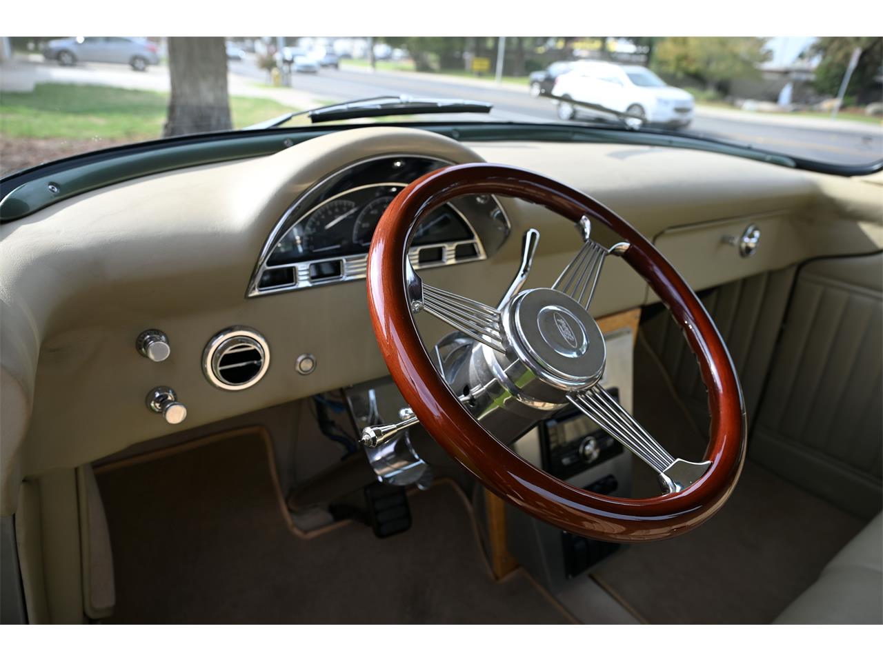 Ford-12-ton-pickup-1956-greensilver-tan-9