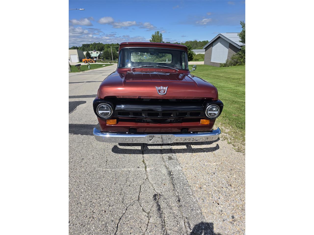 Ford-12-ton-pickup-1957-red-redtan-1