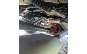 Ford-12-ton-pickup-1957-red-redtan-11