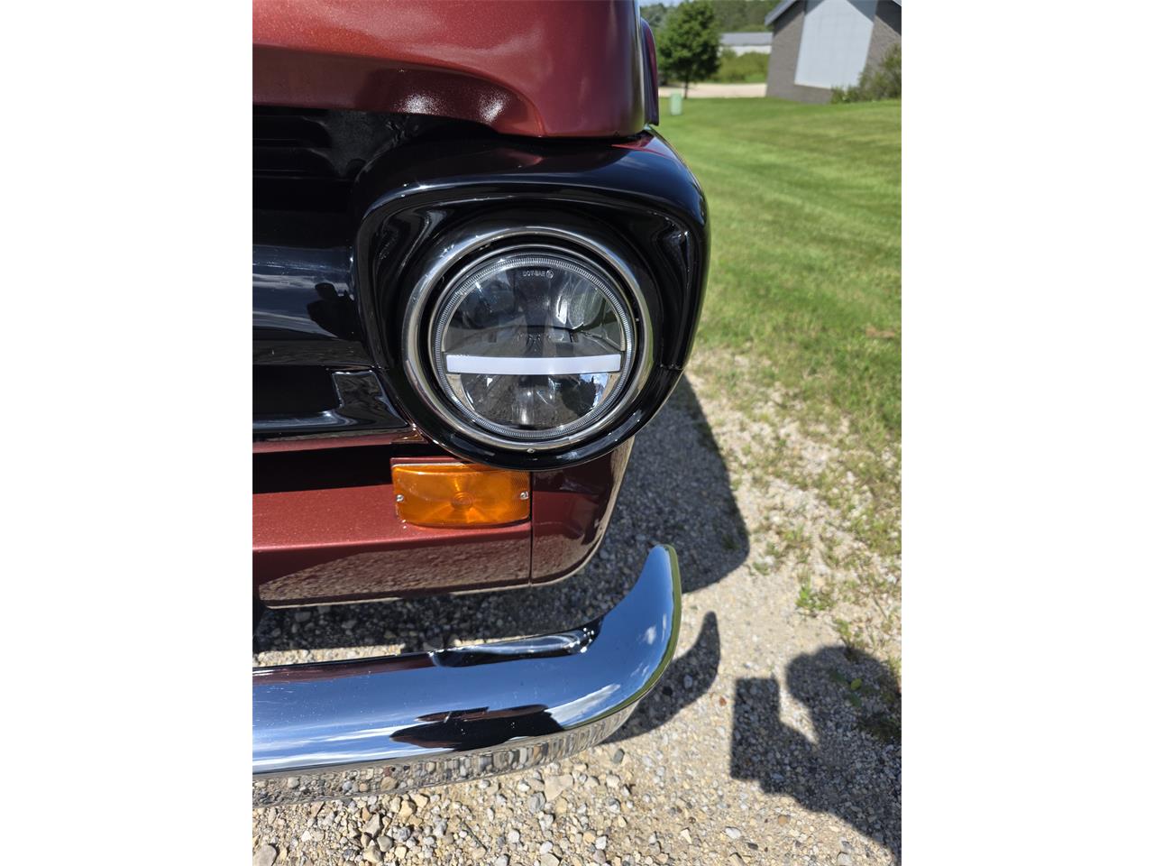 Ford-12-ton-pickup-1957-red-redtan-2